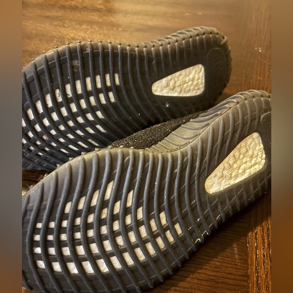 Yeezy Adidas Boost 350 V2 Oreo - Picture 5 of 5